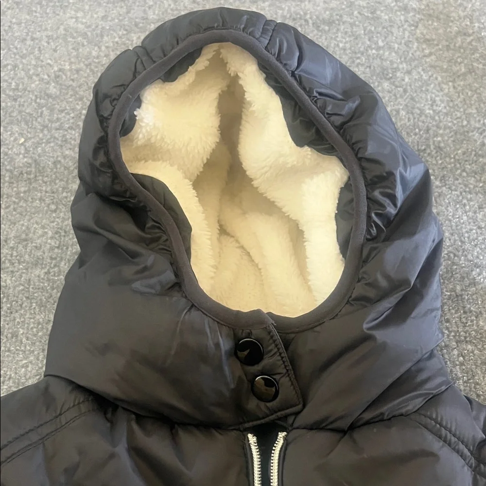 Kids Black Puffer Vest with Hood Amanda Jones Size‎ M